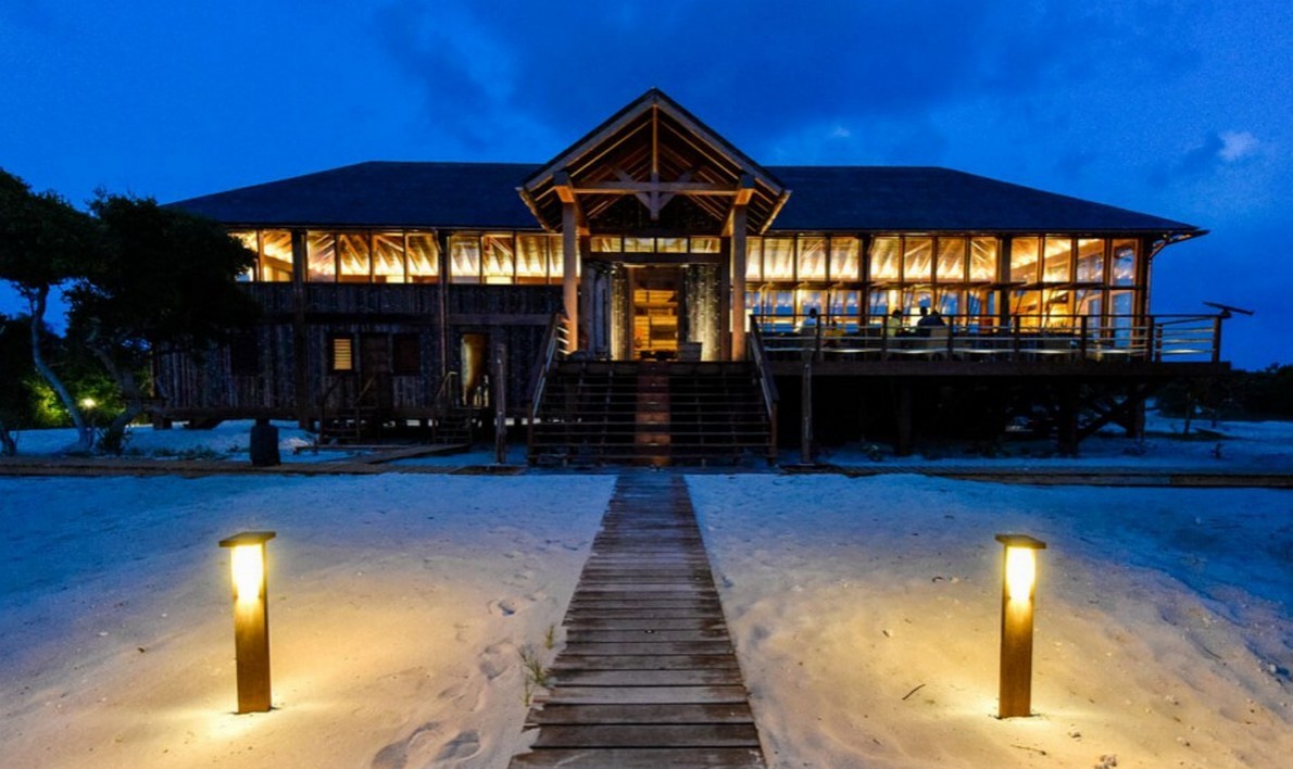 Una “capanna” di lusso sulla spiaggia della paradisiaca isola di Barbuda (Fotogallery)