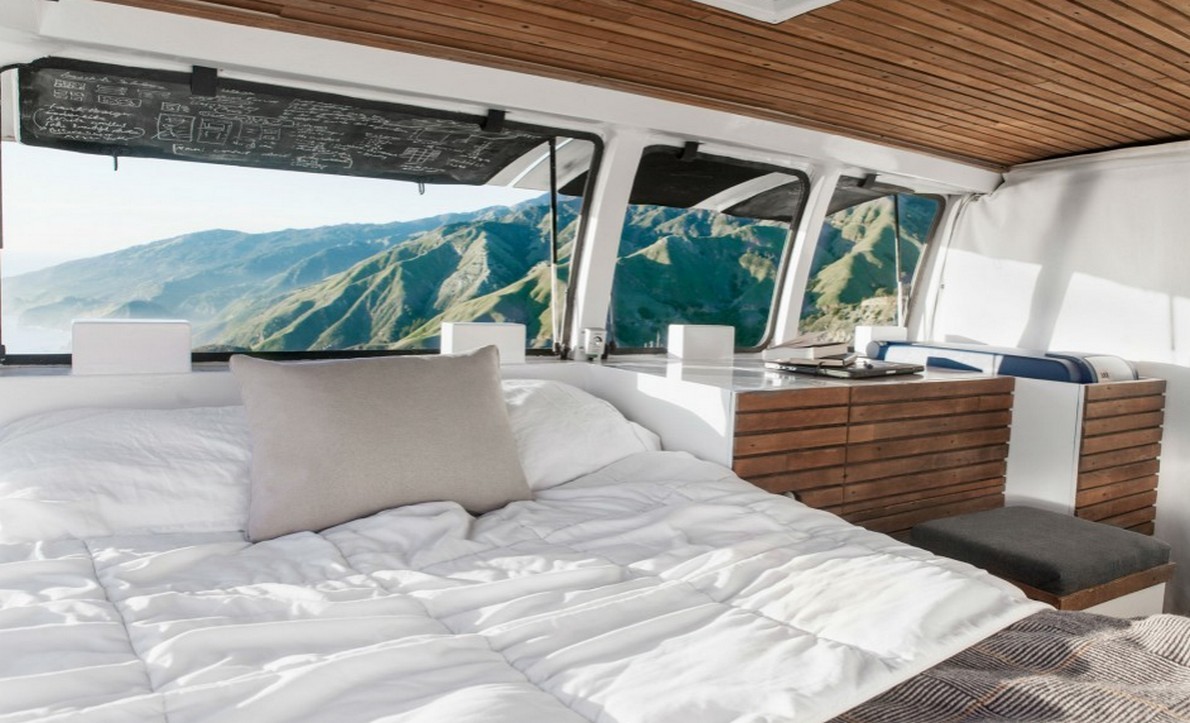 Non è un cottage con vista privilegiata, è un furgone trasformato in minicasa su ruote (Fotogallery)