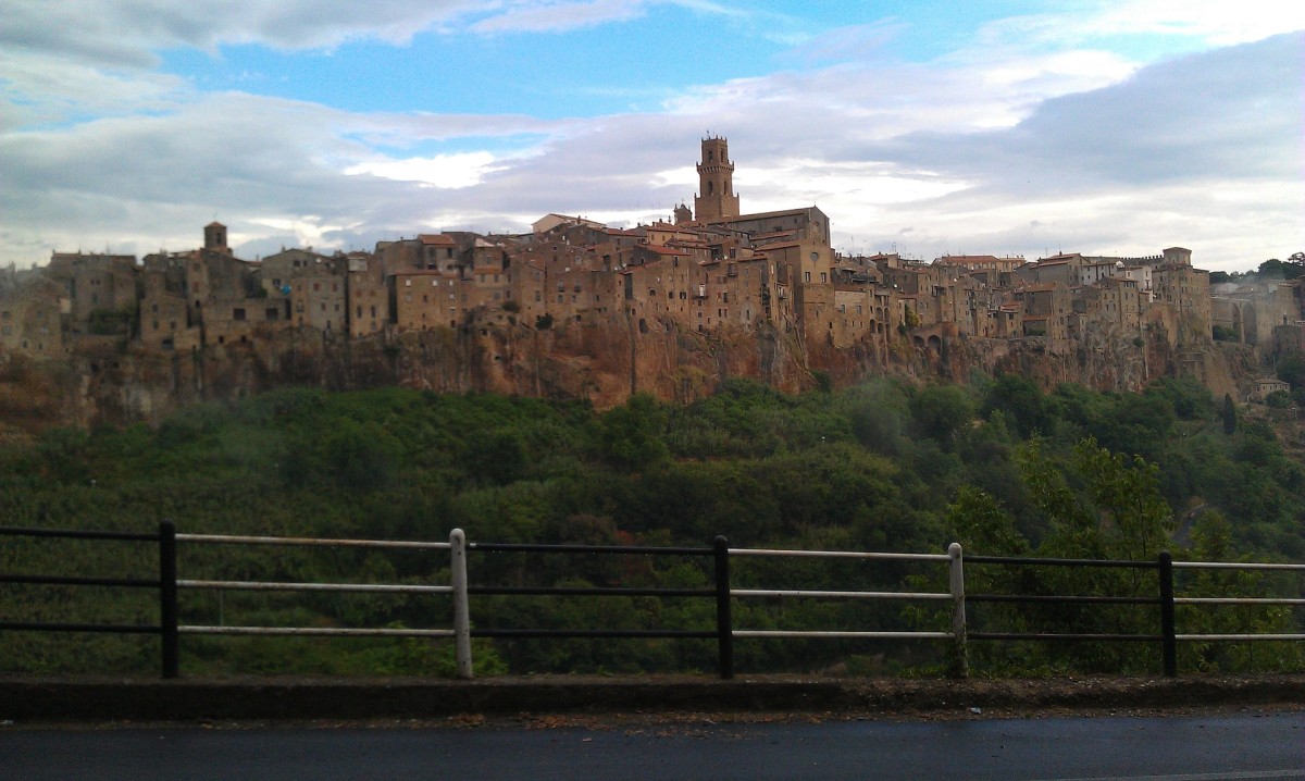 Borghi italiani incastonati tra le rocce