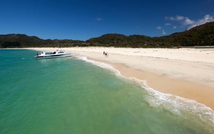 La più bella spiaggia del mondo, zona sacra della comunità Maori, salvata dal crowdfunding (foto)