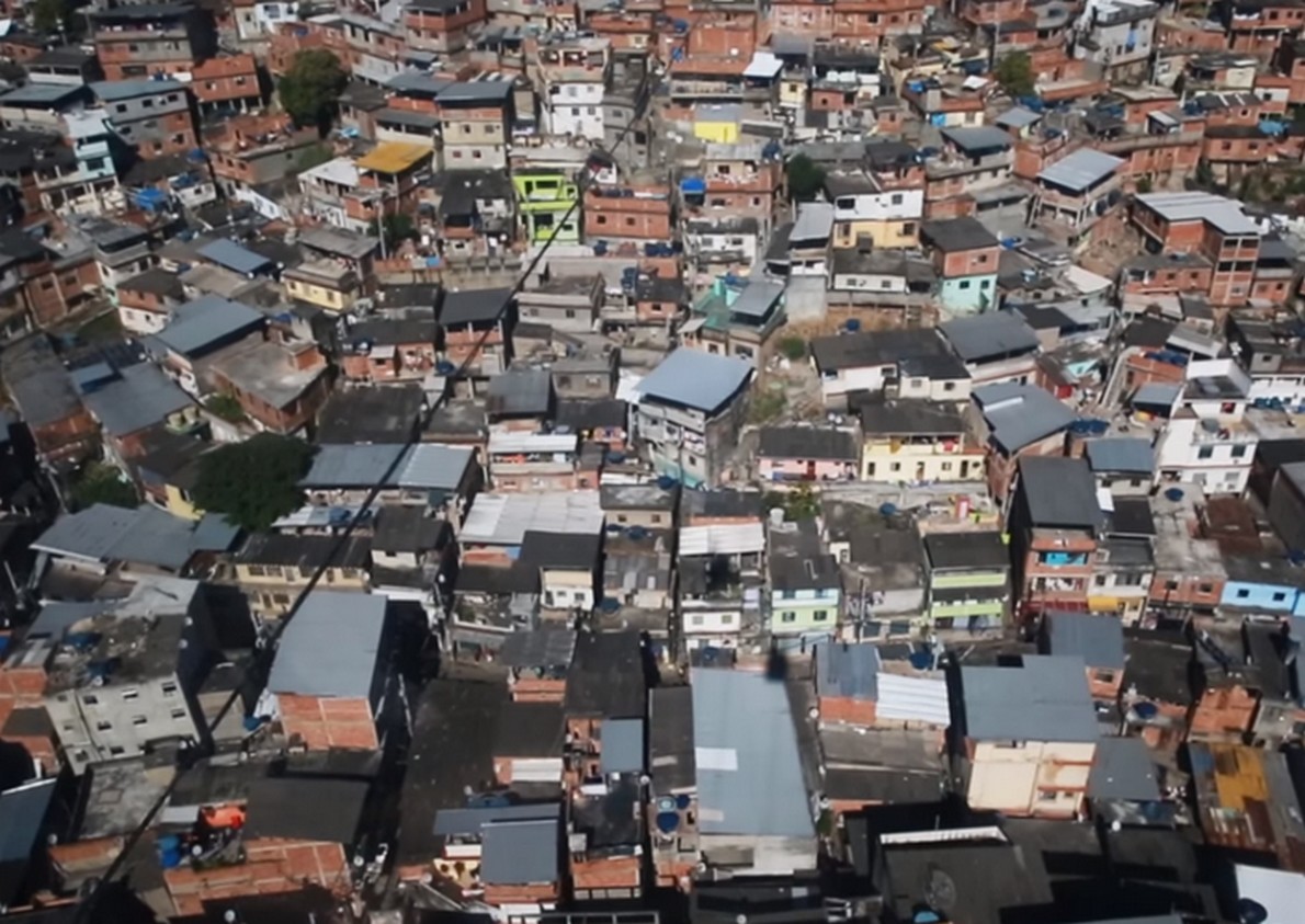 Così Rio de Janeiro nasconde la sua povertà per offrire l’immagine di una città perfetta per le Olimpiadi (Fotogallery)