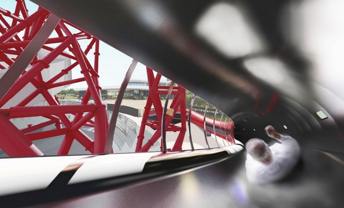 Come rendere attraente un monumento enorme, inutile e di dubbio gusto? Con uno scivolo gigante (Fotogallery)