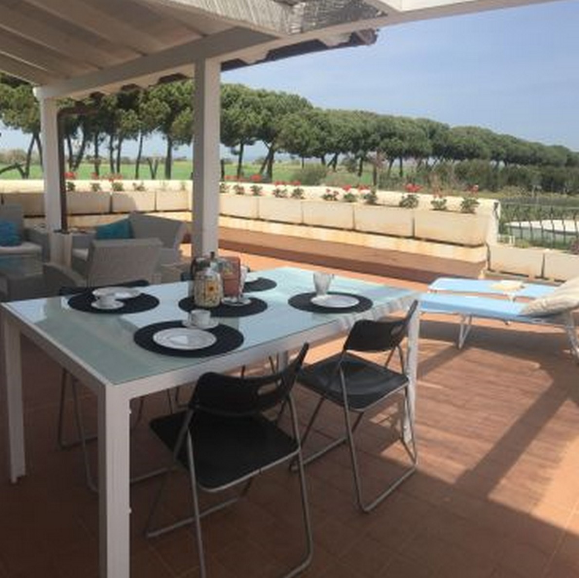 Lo staging di una casa vacanze, come arredare a poco prezzo un immobile per l'estate (Foto)
