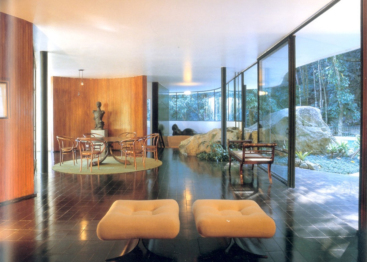 Casa das Canoas by Oscar Niemeyer, 1951 casa-das-canoas-rio-modernism_dezeen_1568_2