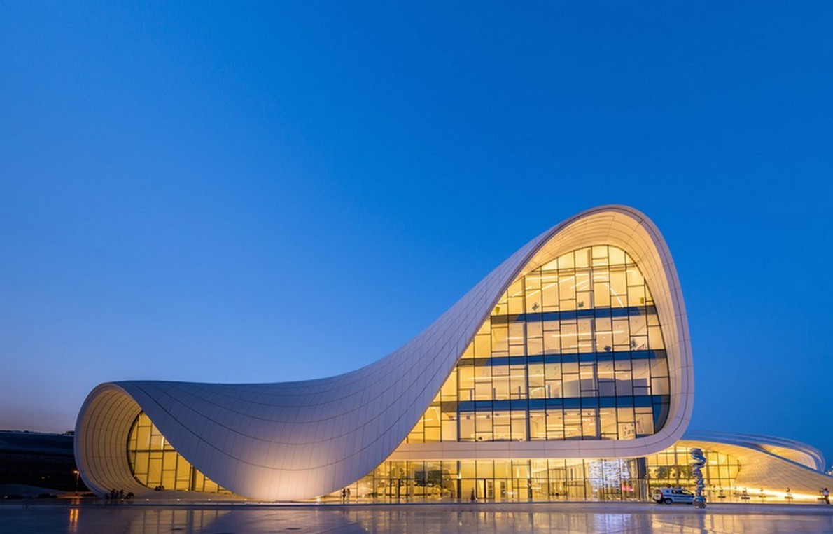2 - Heydar Aliyev Centre a Baku, Azerbaijan, di Zaha Hadid. Elnur