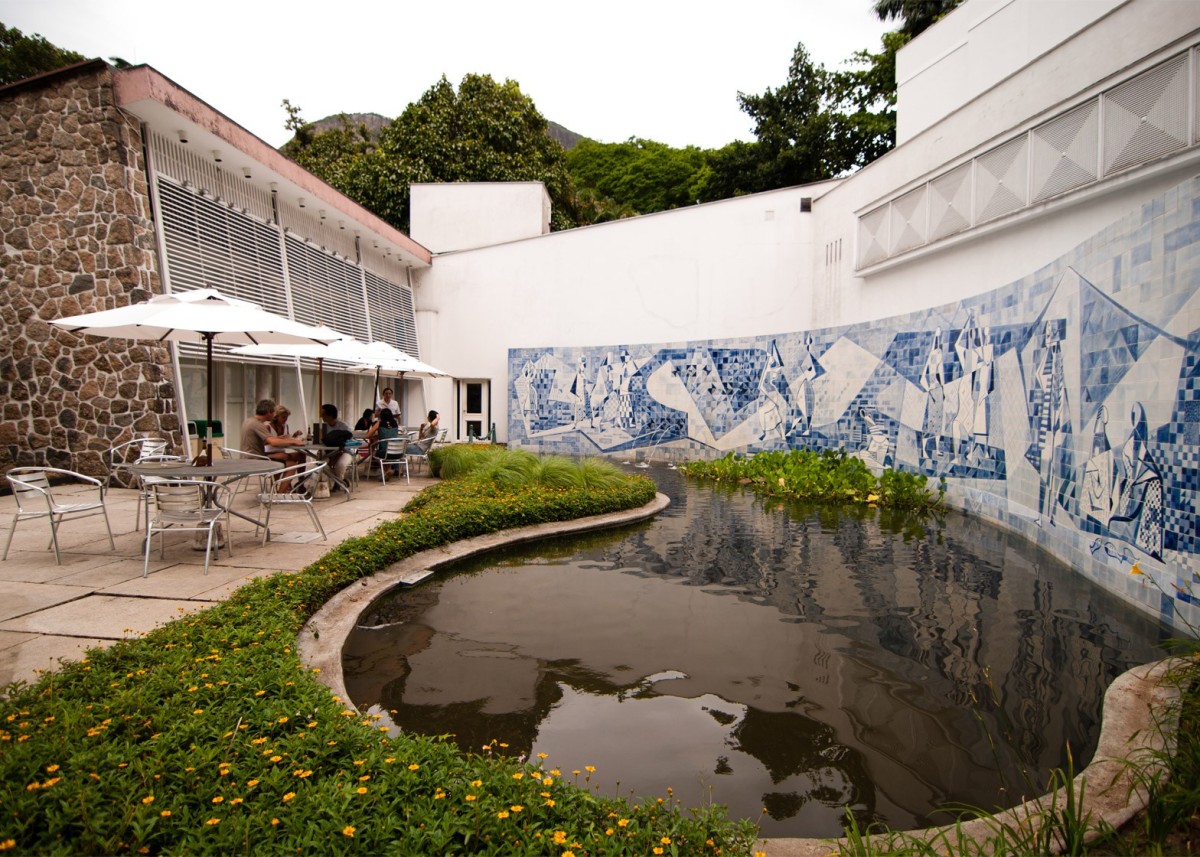 Instituto Moreira Salles by Olavo Redig de Campos, 1951 instituto-moreira-sales-rio-modernism_dezeen_1568_5