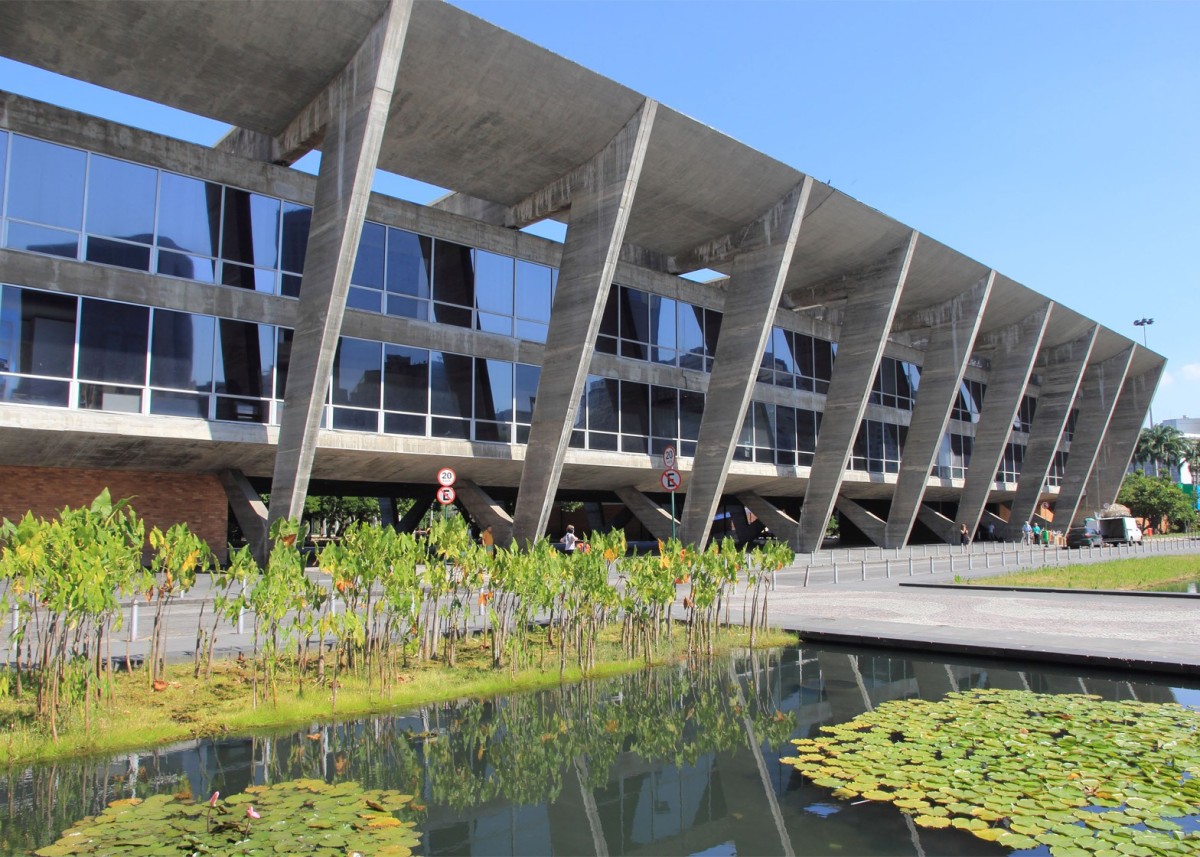 Museu de Arte Moderna by Affonzo Eduardo Reidy, 1955 museum-of-modern-art-rio-modernism_dezeen_1568_1