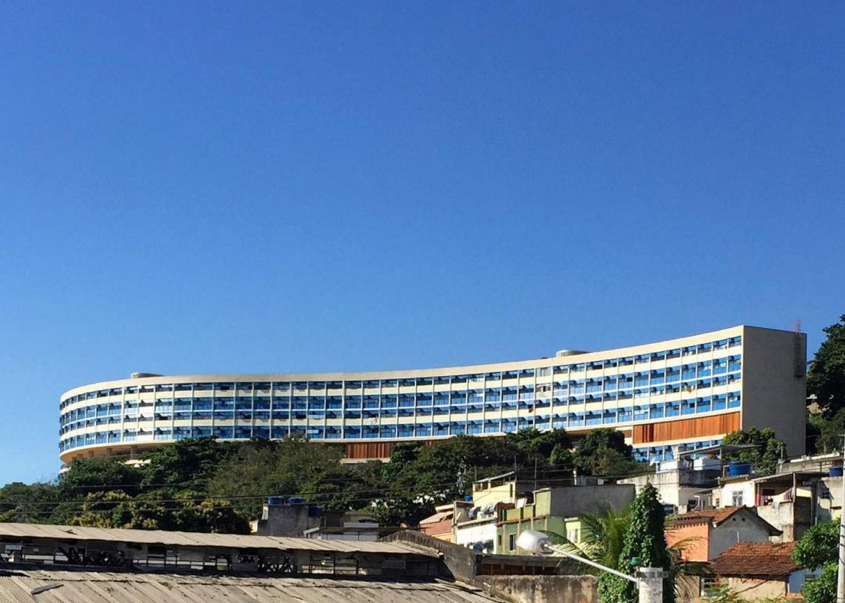 Conjunto Residencial Mayor Mendes de Moraes (Pedregulho) by Affonzo Eduardo Reidy, 1947. re-bartolomeu pedregulho-rio-modernism-re_bartolomeu-1568-dezeen