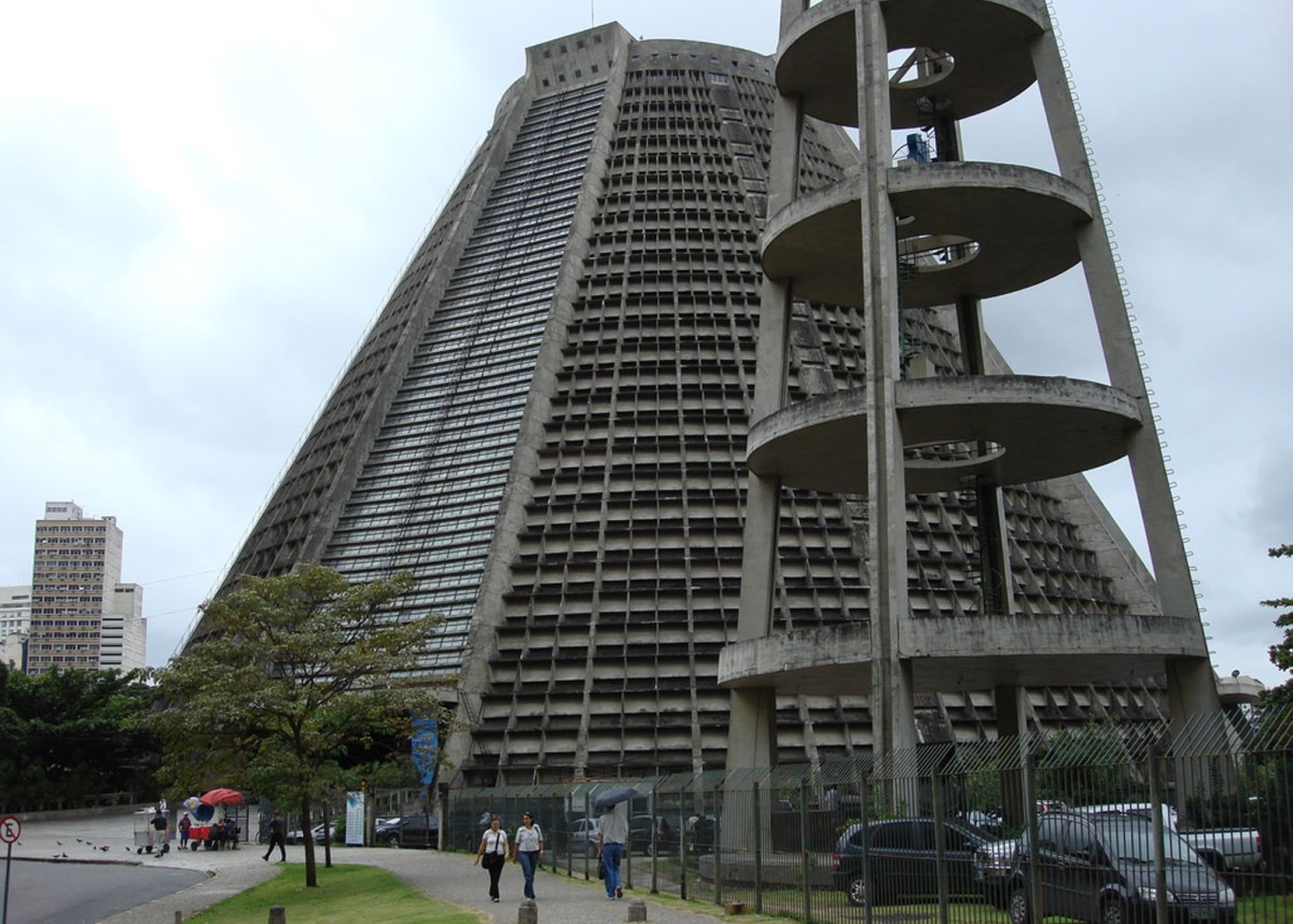 Catedral Metropolitana de São Sebastião do Rio de Janeiro by Edgar Fonceca, 1976 san-sebastian-cathedral-rio-modernism_dezeen_1568_1