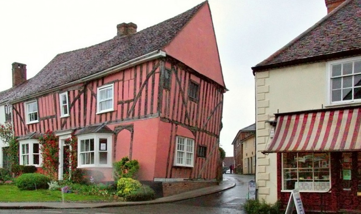 Il fascino pericoloso di Lavenham, il paese delle “case storte” (Fotogallery)