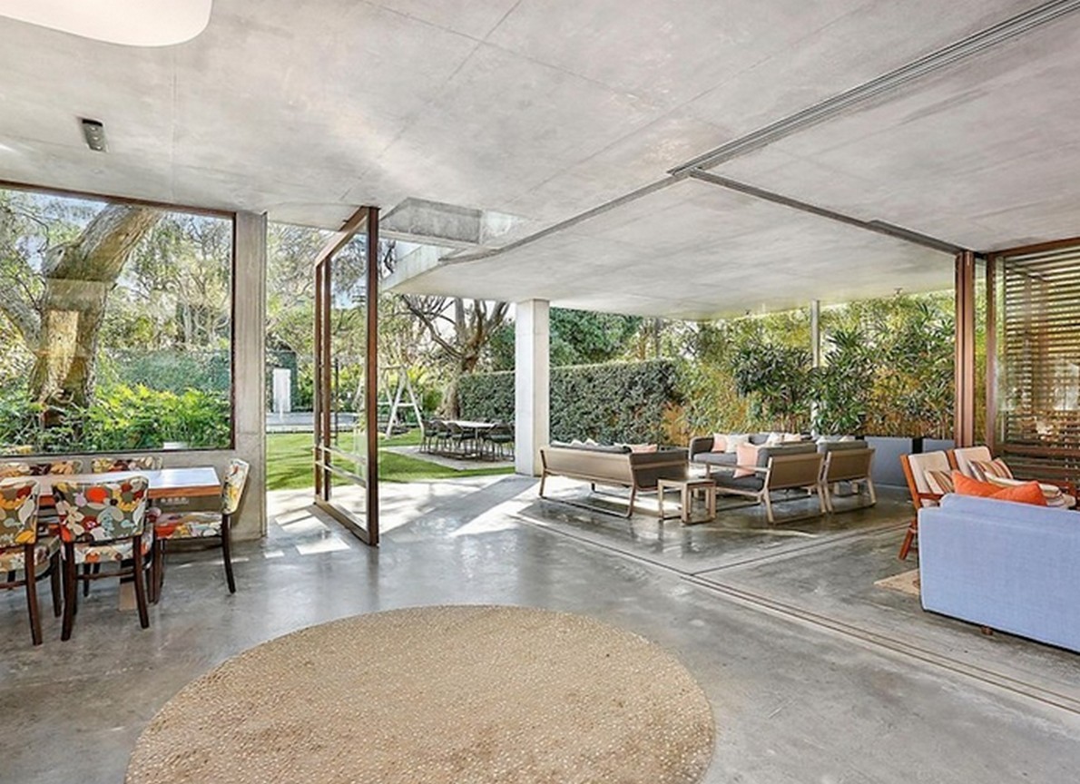 Nulla è troppo grande: ecco le case con “superporte” (Fotogallery)