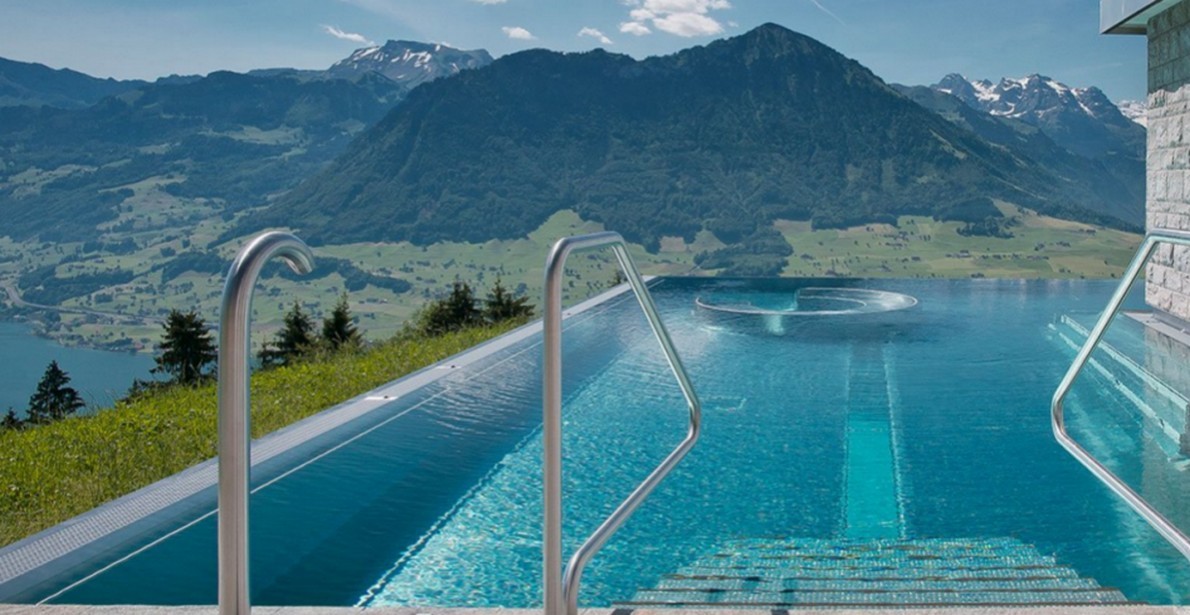 Oltre 130 milioni di persone vogliono fare il bagno qui: ecco la piscina più desiderata al mondo (Fotogallery)