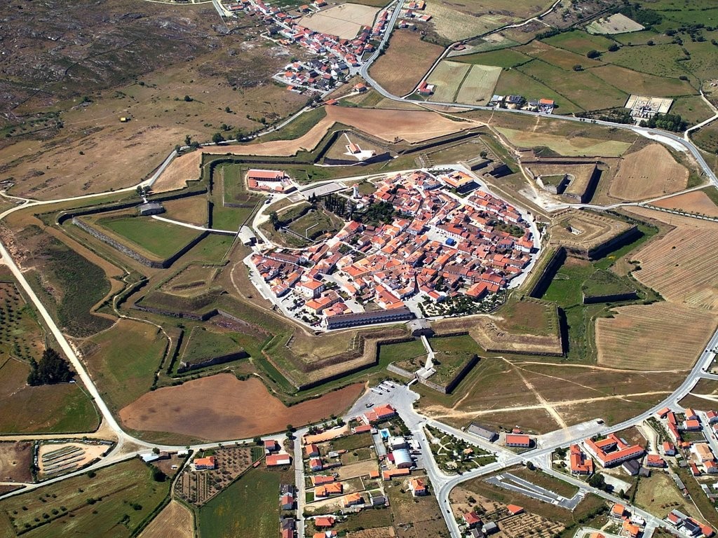 Vivere in una fortezza inespugnabile: 5 città circondate da mura
