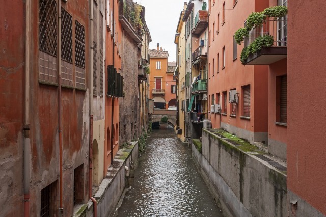 La finestra di Via Piella: uno sguardo alla Piccola Venezia di Bologna
