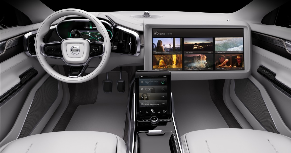 Le auto intelligenti saranno dotate anche di comodi schermi Le auto senza conducente saranno progettate come il salotto di casa