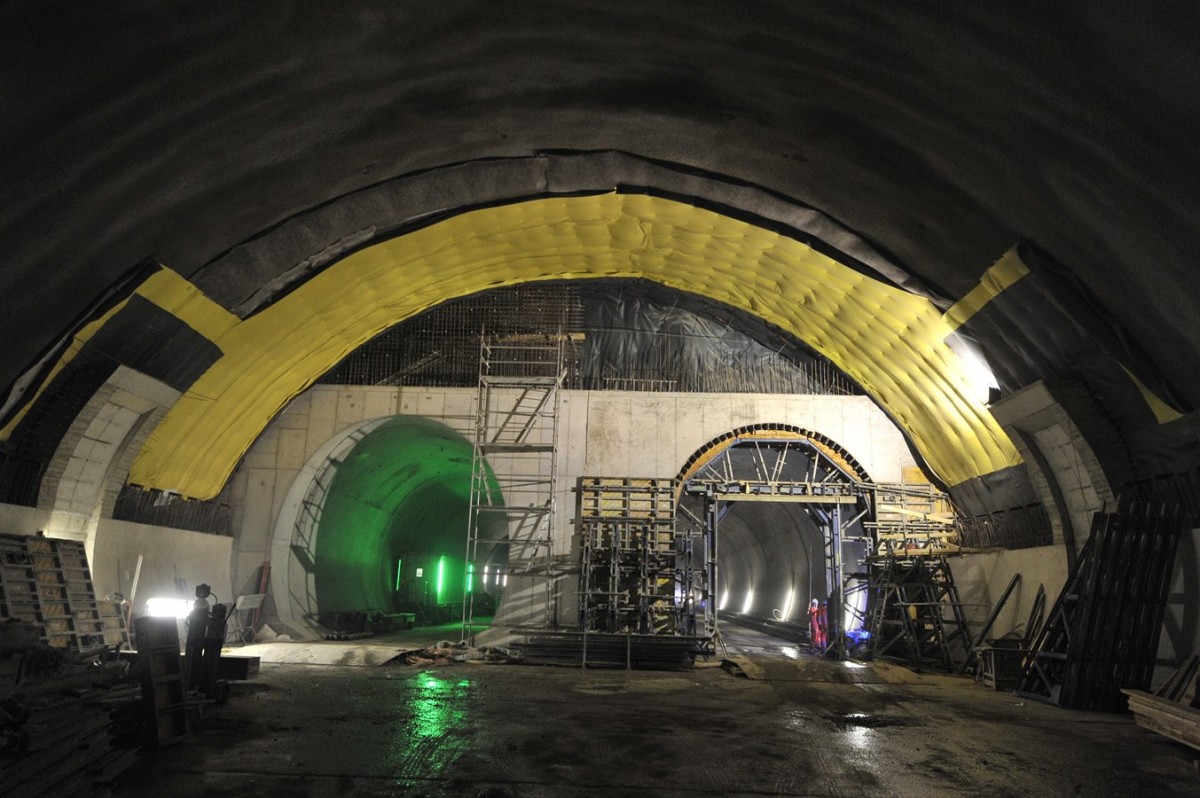 tunel-mas-largo-del-mundo3