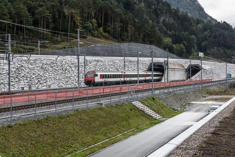 tunel-mas-largo-del-mundo7