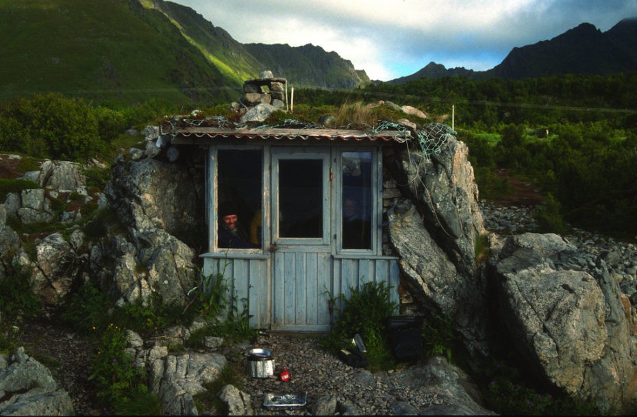 Il mistero della “casa grotta” più virale di Internet