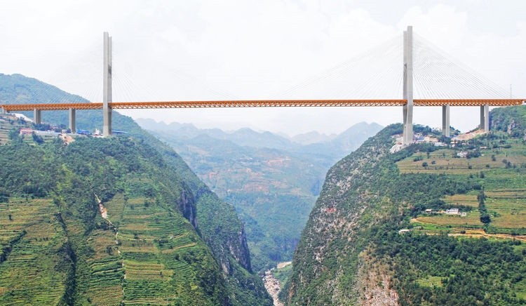 In Cina è stato inaugurato il ponte più alto del mondo