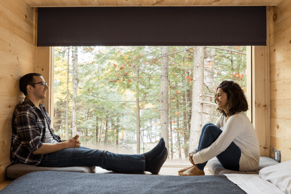 Minicase nascoste nei boschi per spegnere il cellulare