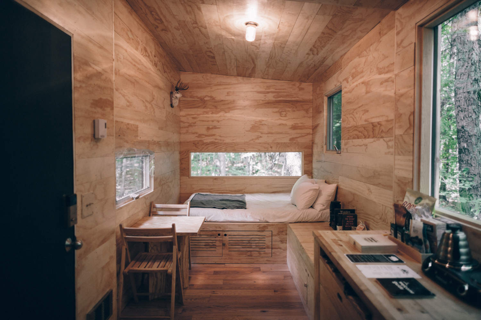 Minicase nascoste nei boschi per spegnere il cellulare