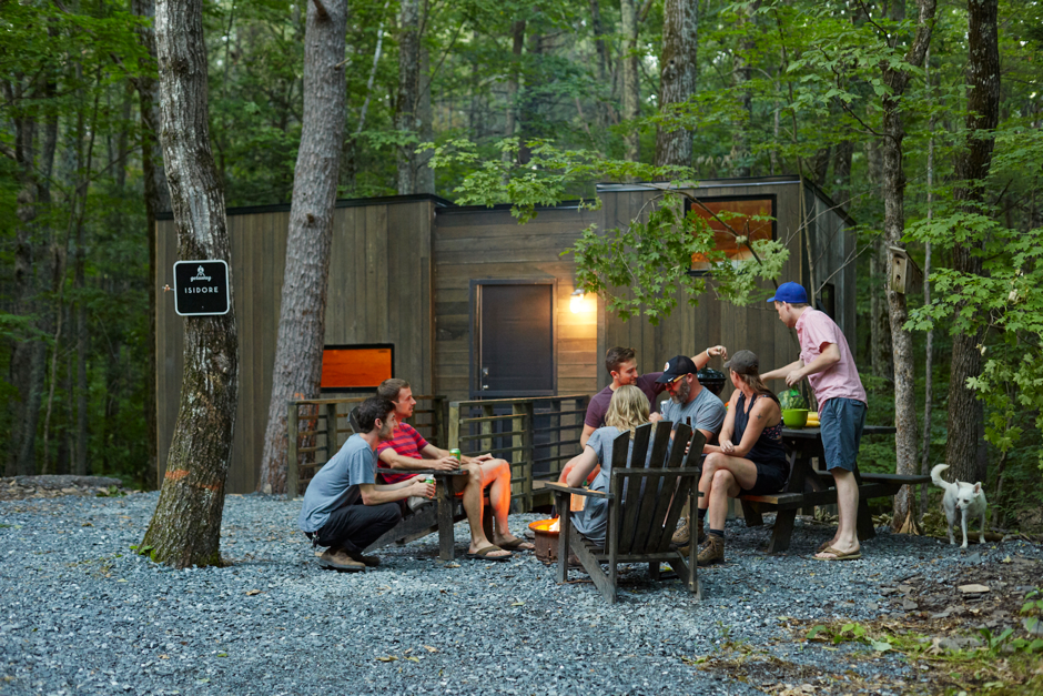 Minicase nascoste nei boschi per spegnere il cellulare