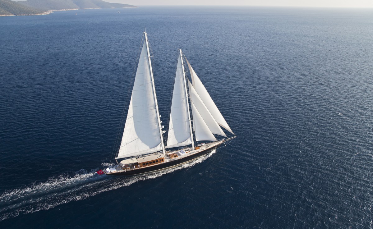 Un veliero di 56 metri di lunghezza e 9,5 metri di altezza regina-_engel_volkers_yachting_4_0