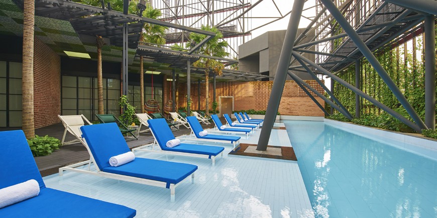 rooftop_pool_-_level_27