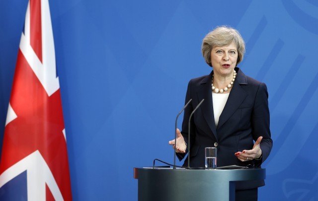 Brexit: le 12 chiavi di Theresa May per uscire dall'Unione, ma non dall'Europa