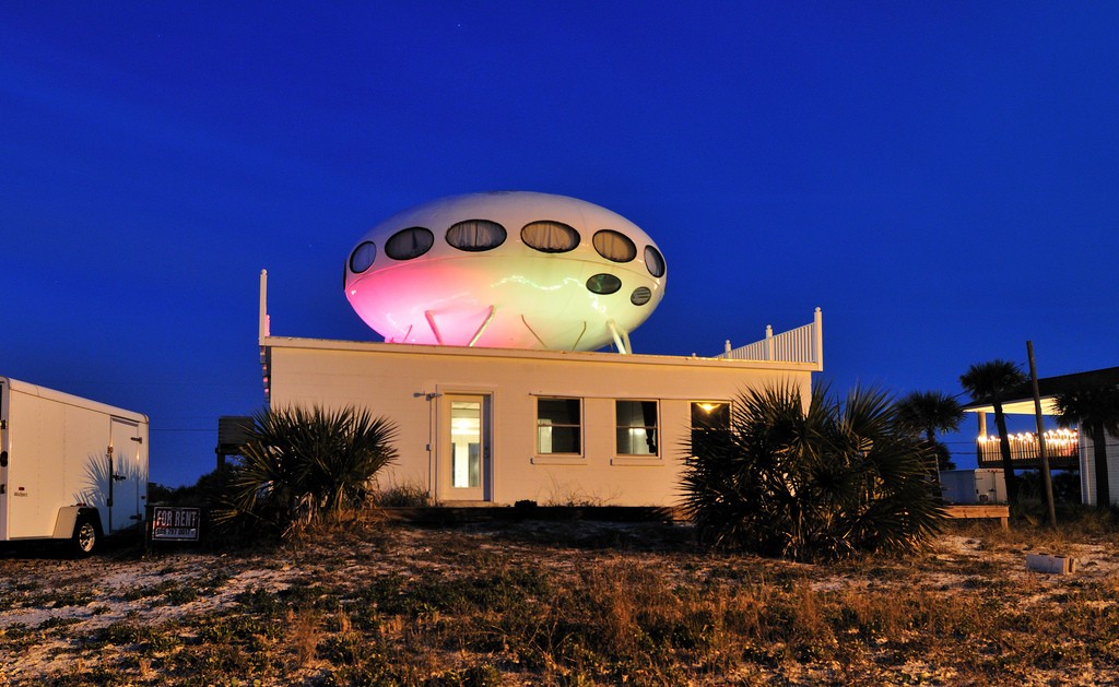 Pensacola Beach (Florida, Stati Uniti) Il mistero delle case a forma di disco volante