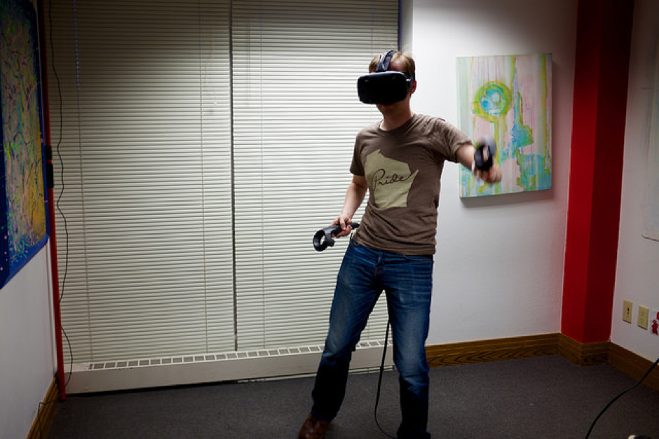 Come adattare la casa alla realtà virtuale: un suggerimento, meglio spostare i mobili