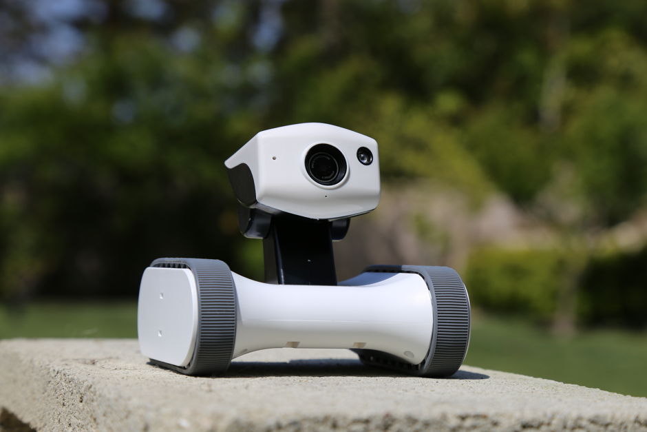 Un vigilante che si attiva da remoto 10 robot che ti aiuteranno nelle tue faccende domestiche