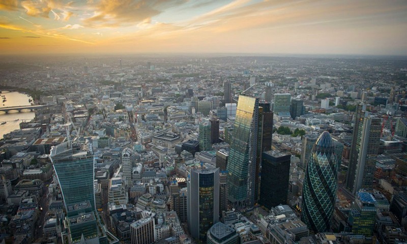 Nonostante la Brexit, gli investitori non perdono l’interesse per Londra: un fondo cinese ha acquistato la “grattugia”