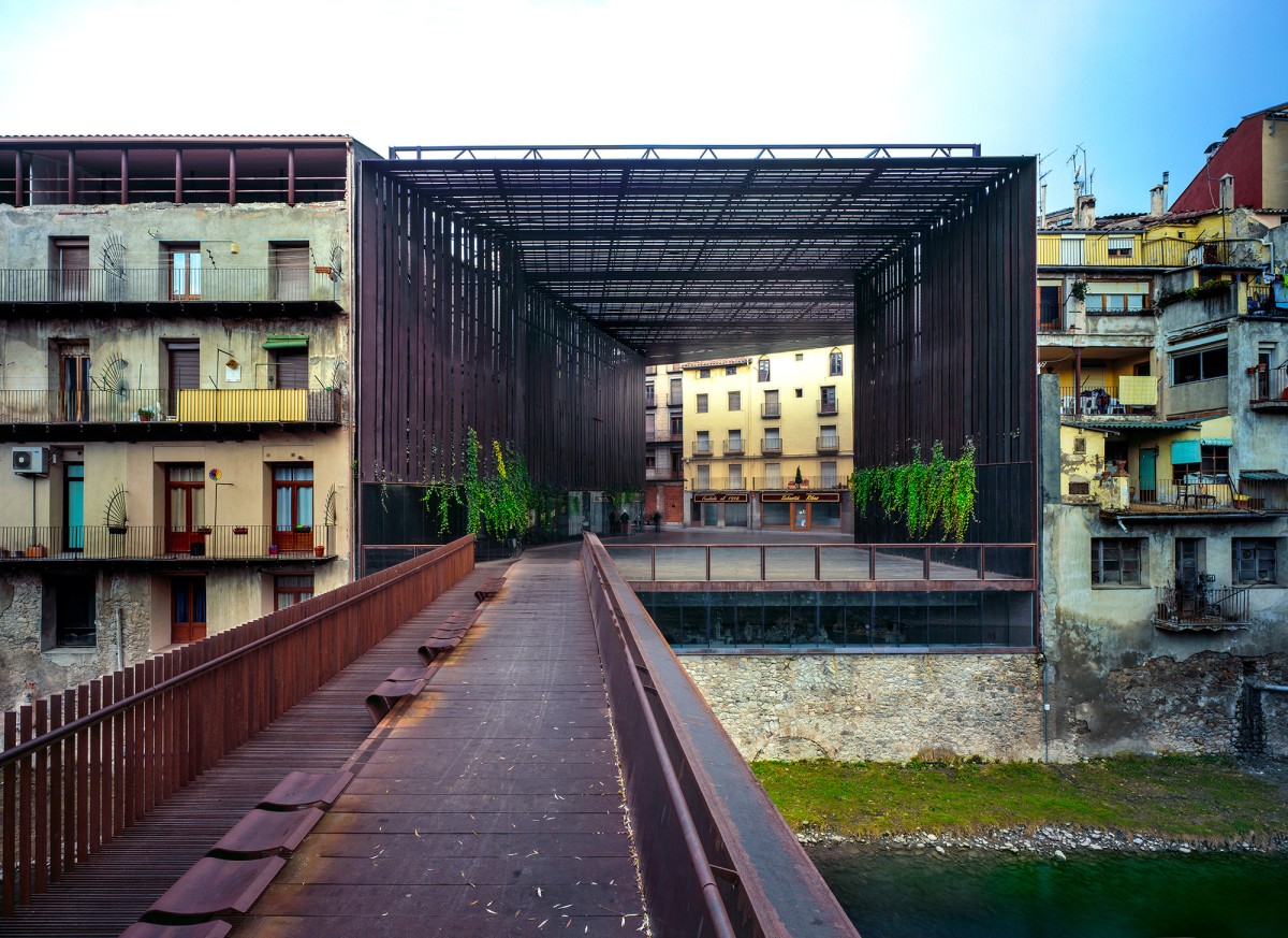 Spazio pubblico Teatro La Lira (Ripoll, Girona) Il Pritzker va in Spagna: i catalani RCR Arquitectes hanno vinto il “Nobel” dell’architettura