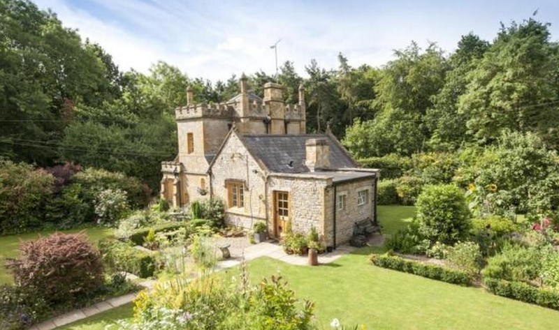 Nel Sud dell’Inghilterra un castello in vendita al prezzo di un appartamento
