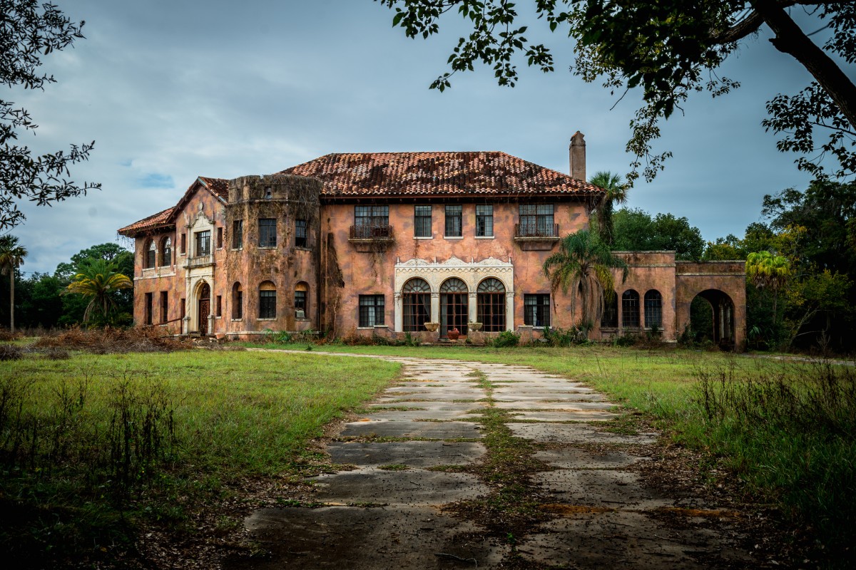Con 440.000 euro si può comprare un importante palazzo fantasma in Florida