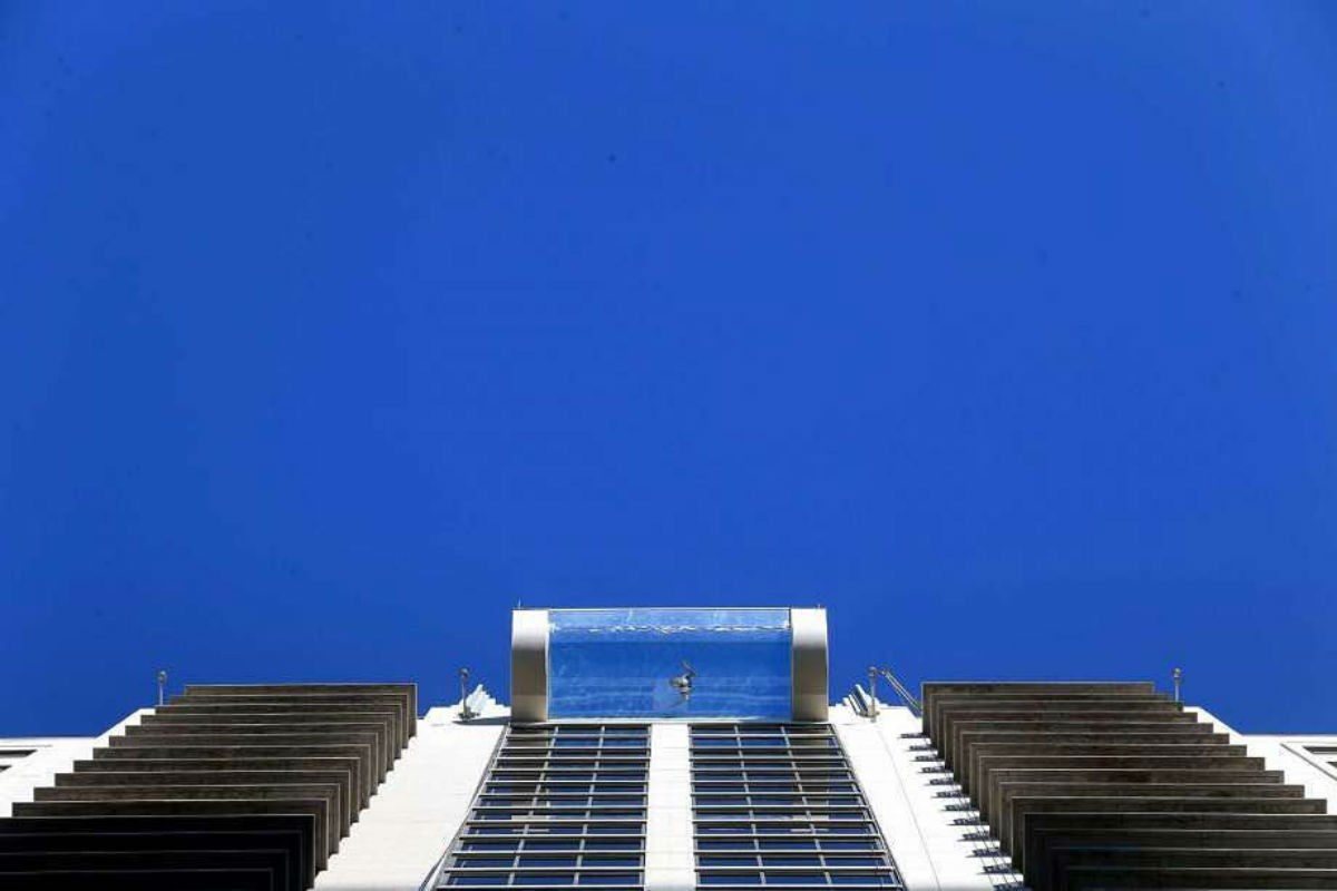 L’edificio più lussuoso del Texas ha una spettacolare piscina vetrata al 40° piano
