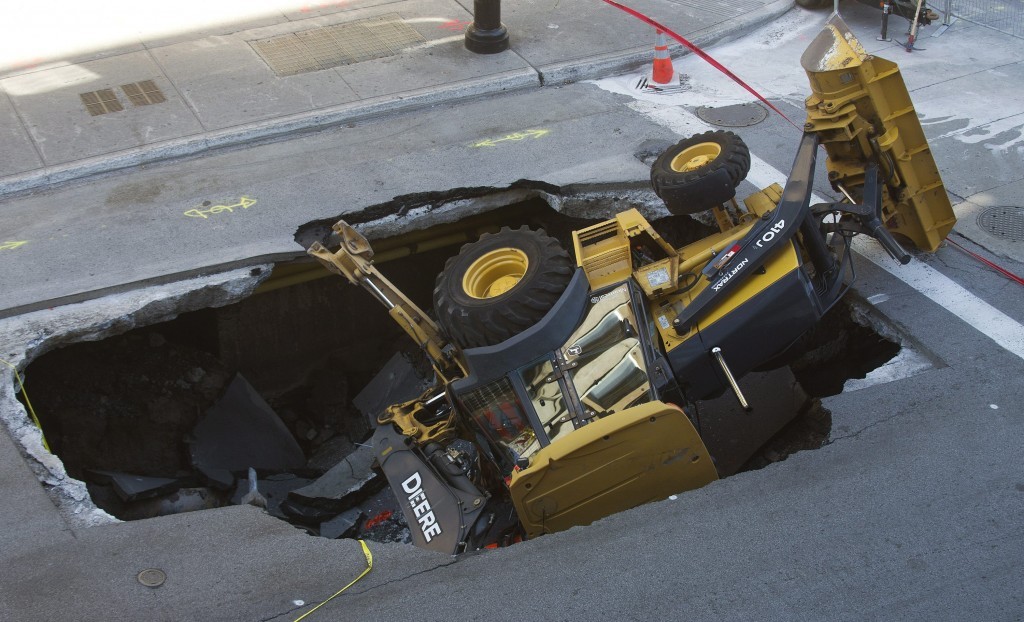 canada_sinkhole_swallows_backhoe-graham_hughes-ap