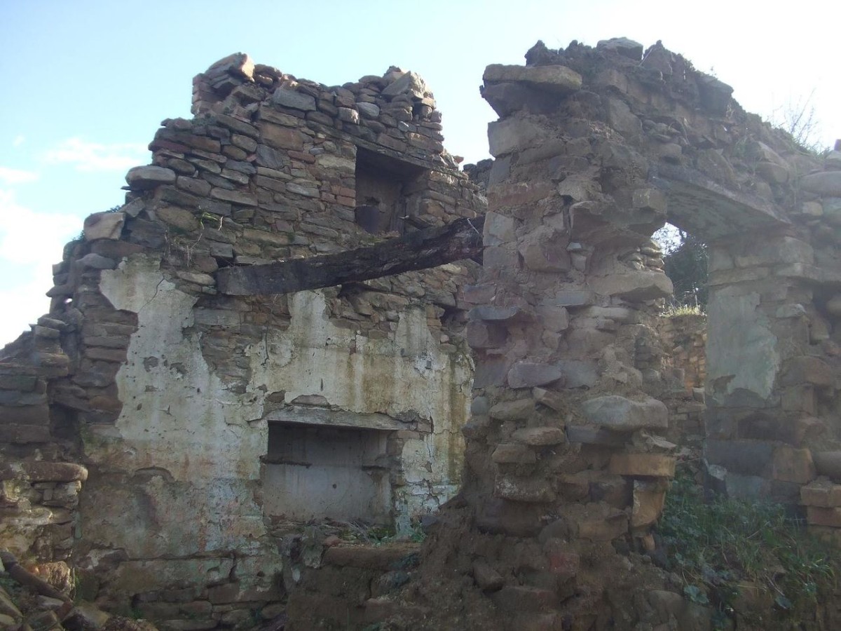 Meglio ridurli in ruderi che pagare le tasse: l'effetto "Imu" sugli immobili