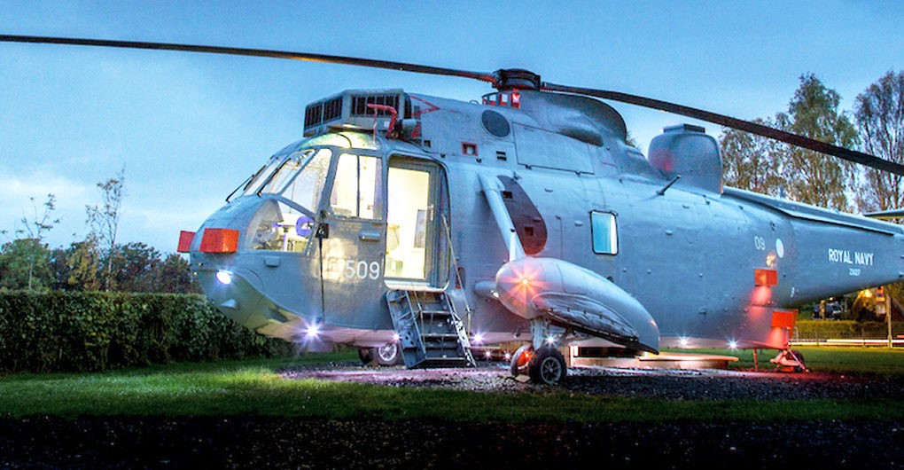 Il “glamping” portato all’estremo: da elicottero di soccorso a piccolo hotel di lusso