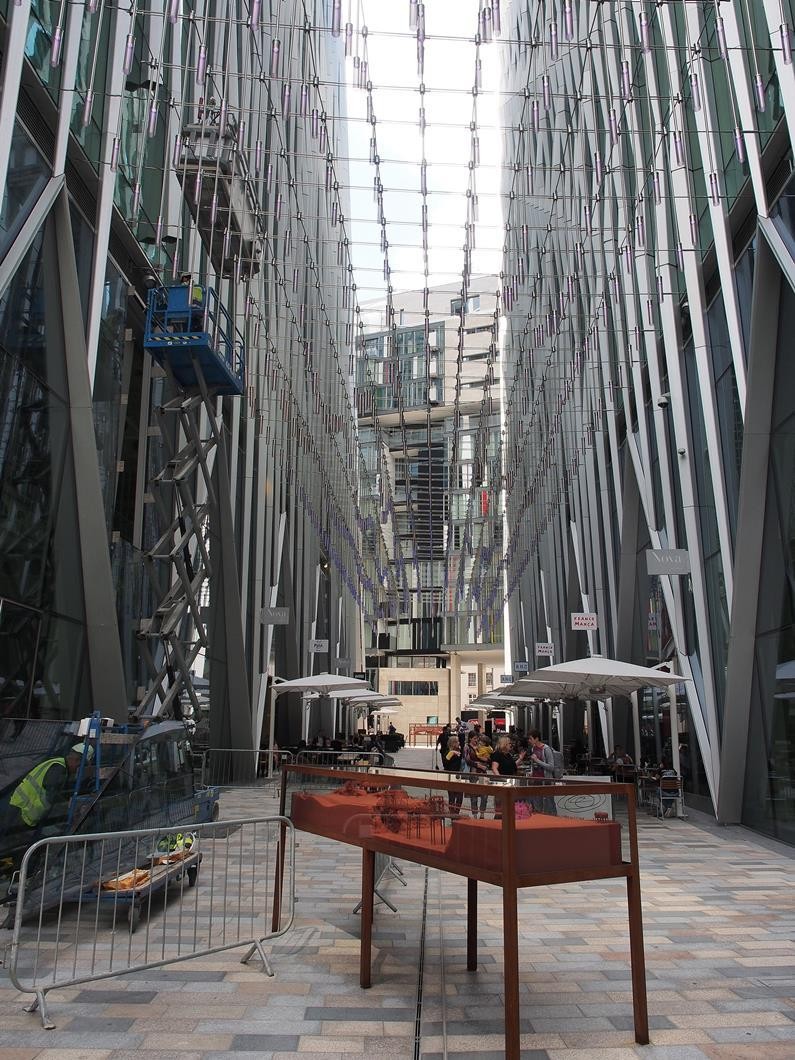 1839995_internalstreet_914672