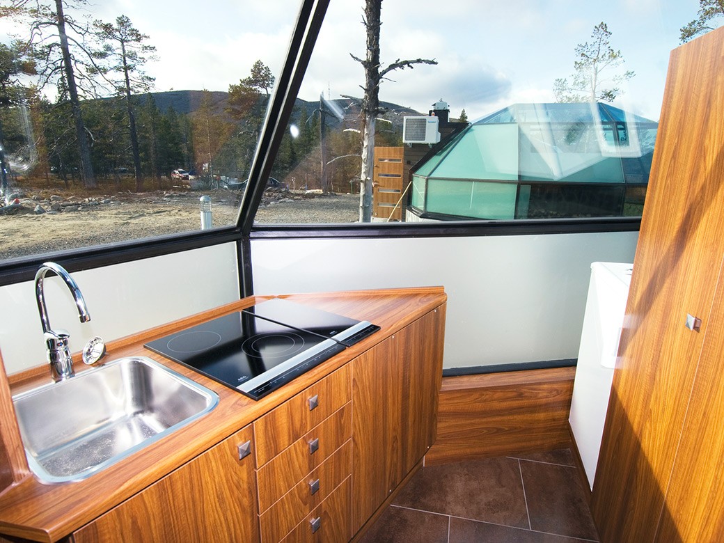 2_iglun-hyvin-varusteltu-keittio