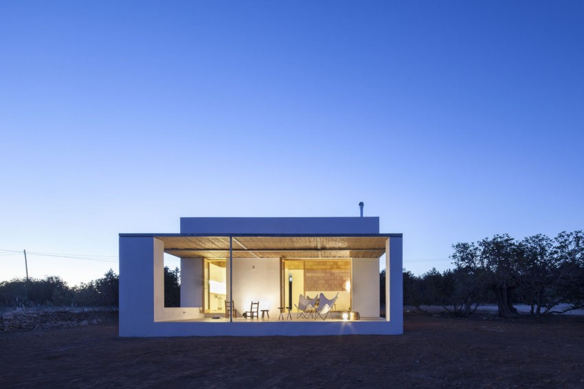 Piccola, ma incantevole: una casa di 69 m2 con un design sostenibile a Formentera