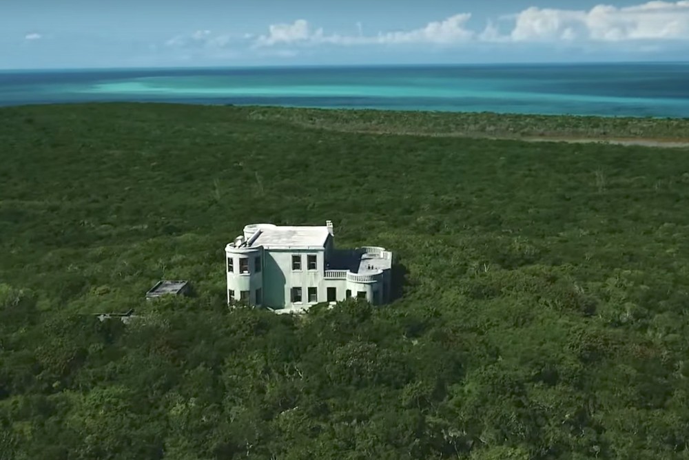 In vendita un'isola privata alle Bahamas...con un castello nazista abbandonato