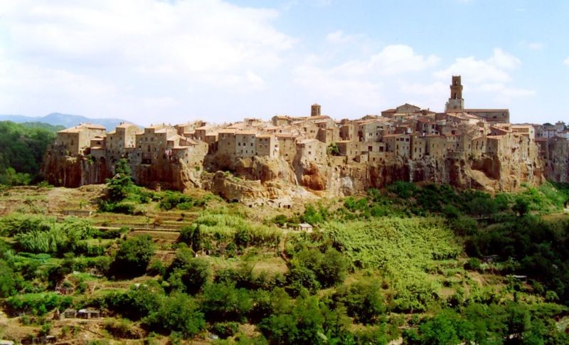 3. Vino in festa a Pitigliano, il borgo del tufo Vino in festa a Pitigliano, il borgo del tufo