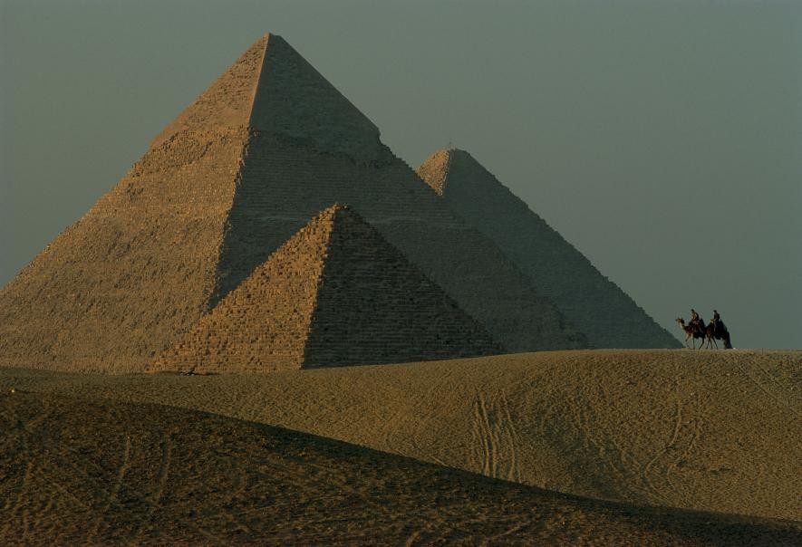 4-pyramids-giza-nationalgeographic_468086.adapt_.885.1