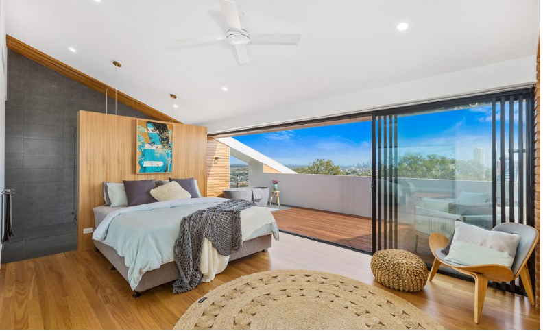 Ampia stanza da letto con terrazza