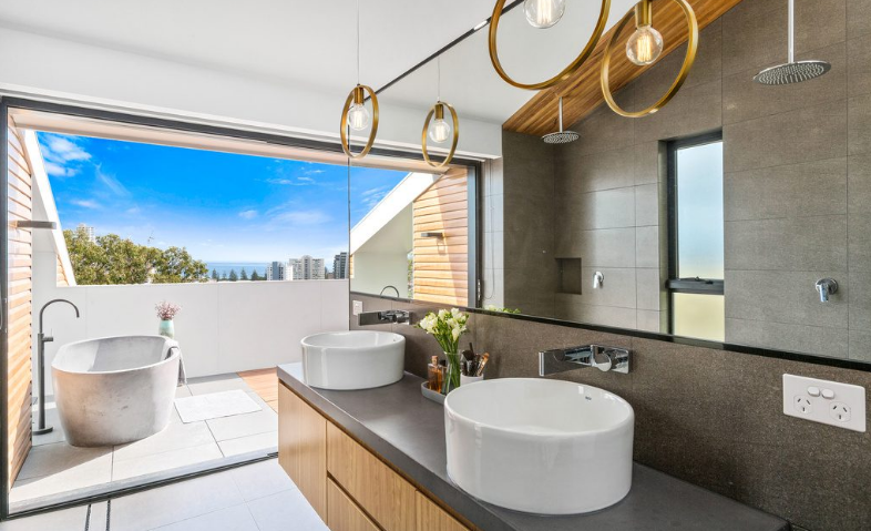 E' possibile bagnarsi dentro e fuori la casa