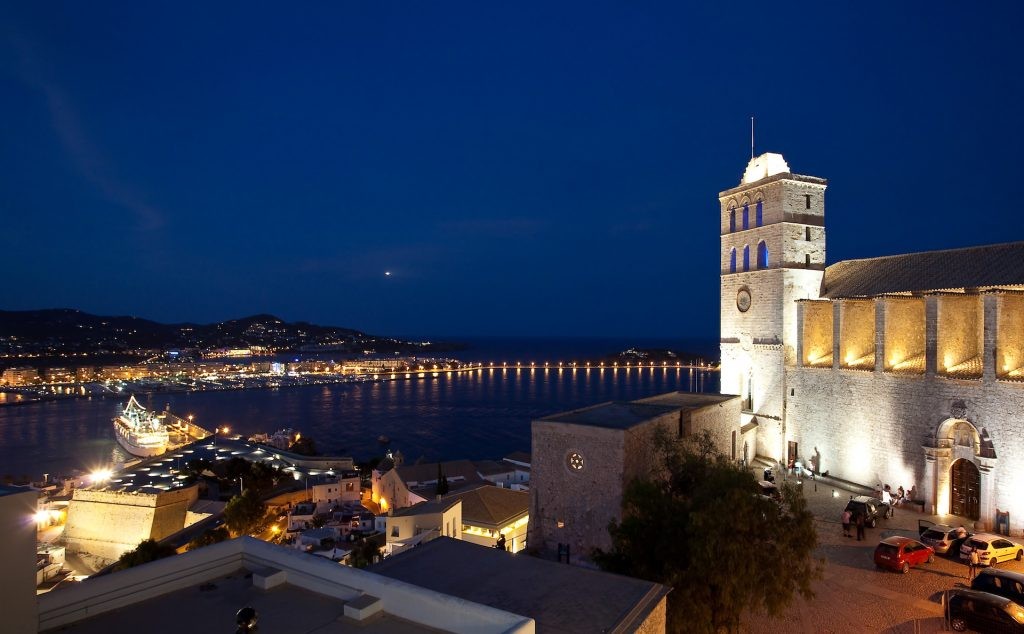 Con 1.850 Bitcoin puoi comprare il palazzo più bello e prestigioso di Ibiza