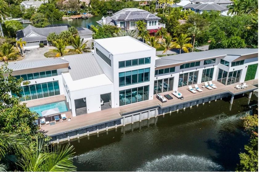 Una casa galleggiante di lusso per 8,4 milioni